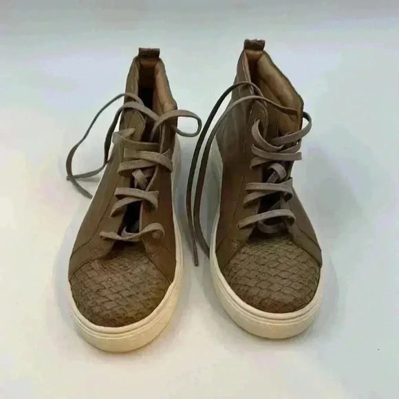 NWOT size 6 KAANAS high tops. Brown w/ snakeskin accent. - Picture 2 of 7